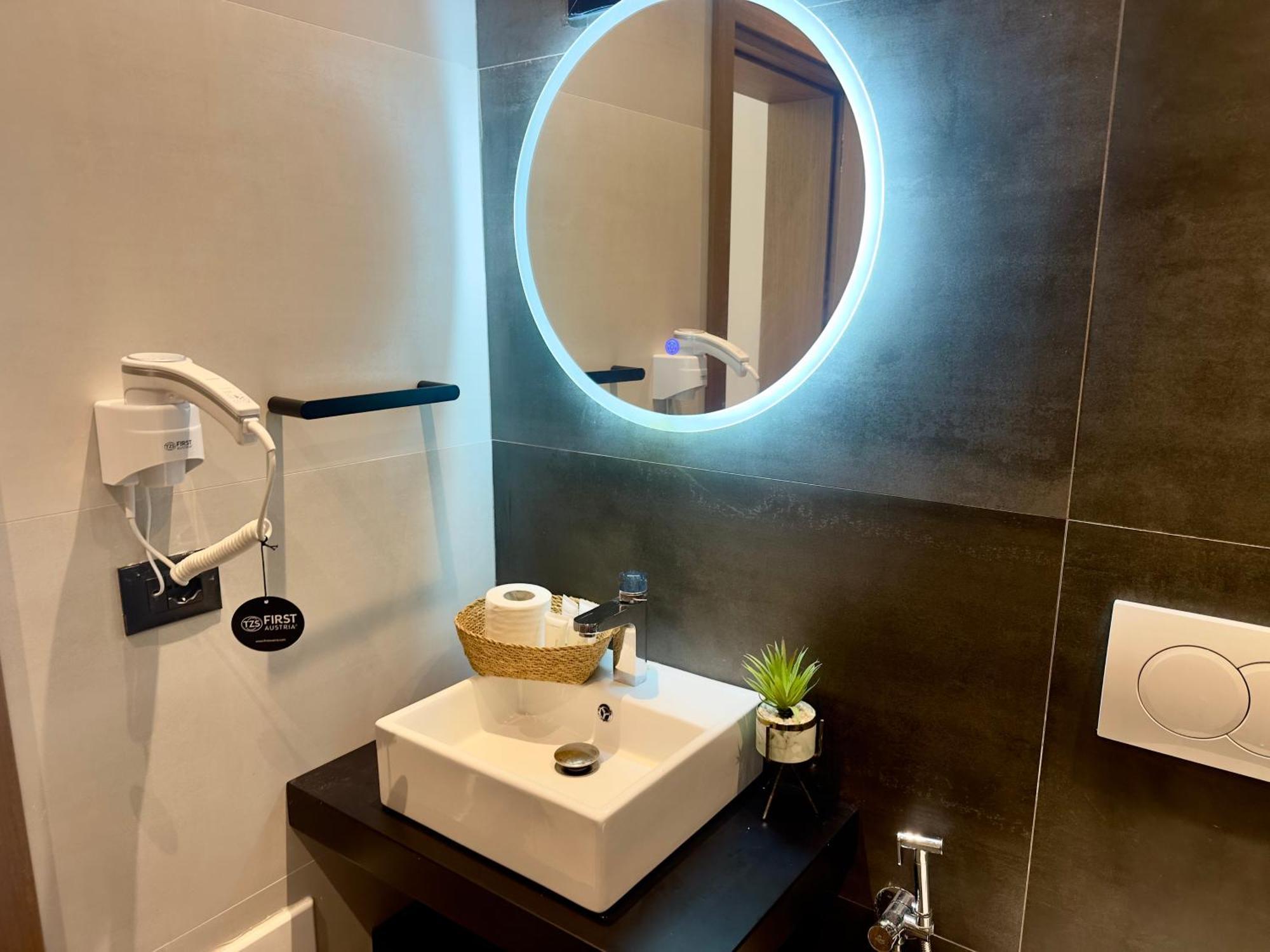 Elmar Comfort Vlore Bagian luar foto